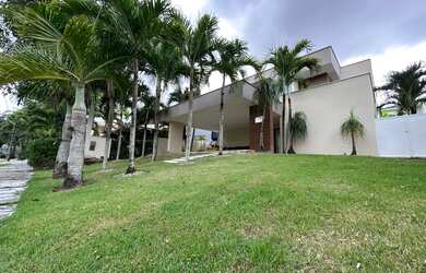 Imagem: A casa em condomínio possui 4 Dormitórios, 5 Banheiros, 5