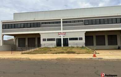 Imagem: O depósito possui 1.732m² de Área e está localizado em