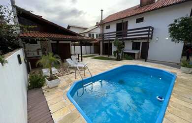 Imagem: A casa possui 5 Dormitórios, 4 Banheiros, 3 Vagas na garagem