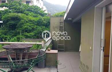 Imagem: A casa possui 4 Dormitórios, 5 Banheiros, 1 Vaga na garagem