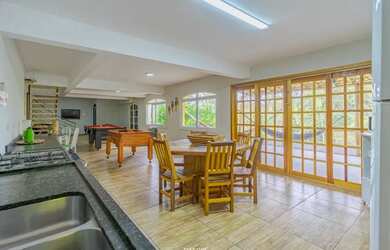 Imagem 2: Casa em condomínio para venda com 3 quartos, sendo 3 suítes , 250m²