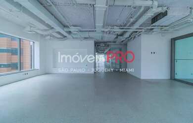 Imagem: O depósito possui 4 Vagas na garagem, 440m² de Área e está