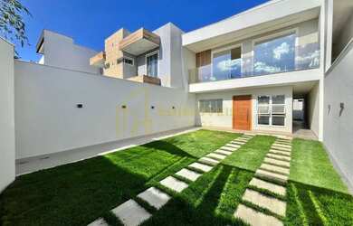 Imagem: A casa possui 4 Dormitórios, 3 Banheiros, 4 Vagas na garagem