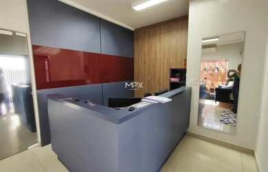 Imagem: O depósito possui 3 Vagas na garagem, 221m² de Área e está