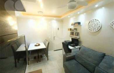 Imagem: O apartamento possui 2 Dormitórios, 1 Banheiro, 2 Vagas na