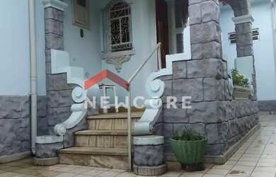 Imagem: A casa possui 2 Dormitórios, 2 Banheiros, 3 Vagas na garagem