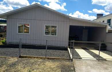 Imagem: A casa possui 3 Dormitórios, 1 Vaga na garagem, 120m² de Área