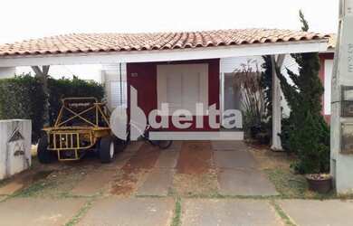 Imagem: A casa em condomínio possui 3 Dormitórios, 2 Vagas na garagem