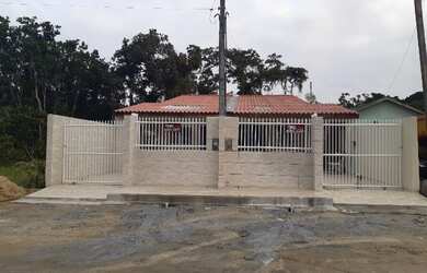 Imagem: A casa possui 2 Dormitórios, 1 Banheiro, 1 Vaga na garagem