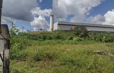 Imagem: O terreno possui 32.700m² de Área e está localizado em Santa