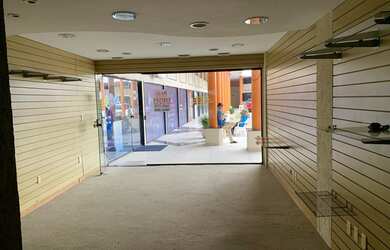 Imagem: O depósito possui 1 Vaga na garagem, 65m² de Área e está