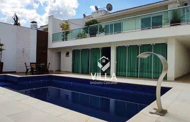 Imagem: A casa possui 4 Dormitórios, 5 Banheiros, 5 Vagas na garagem