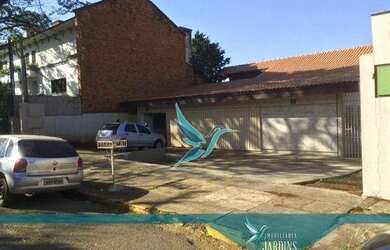 Imagem: O depósito possui 5 Vagas na garagem, 980m² de Área e está