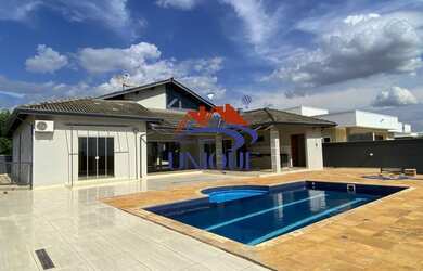 Imagem: A casa em condomínio possui 3 Dormitórios, 3 Banheiros, 4