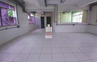 Imagem: O depósito possui 220m² de Área e está localizado em Santa