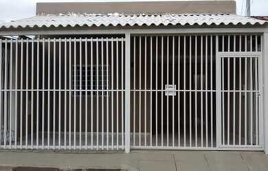 Imagem 1: Casa com frente livre área verde sozinha no lote QNL 20