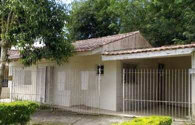 Imagem: A casa possui 2 Dormitórios, 2 Banheiros, 1 Vaga na garagem