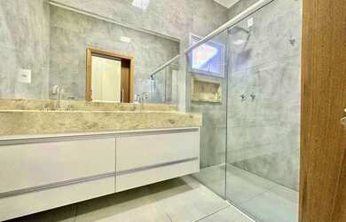 Imagem: A casa em condomínio possui 3 Dormitórios, 5 Banheiros, 190m²