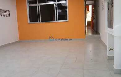 Imagem: A casa possui 3 Dormitórios, 2 Banheiros, 2 Vagas na garagem