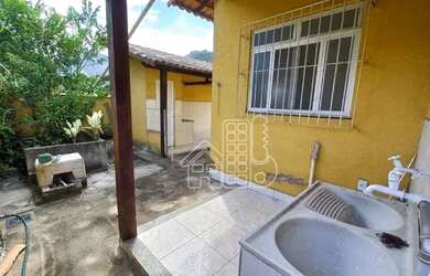 Imagem: A casa possui 2 Dormitórios, 3 Banheiros, 4 Vagas na garagem