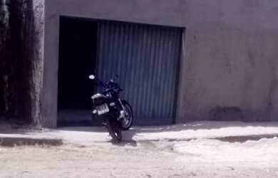 Imagem: A casa possui 3 Dormitórios, 1 Banheiro, 1 Vaga na garagem