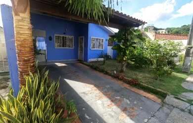 Imagem: A casa em condomínio possui 2 Dormitórios, 1 Banheiro, 2 Vagas