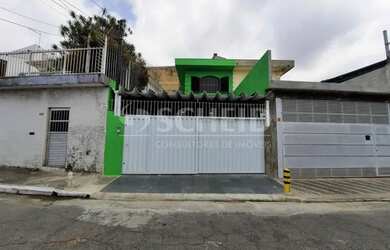 Imagem: A casa possui 2 Dormitórios, 3 Banheiros, 2 Vagas na garagem