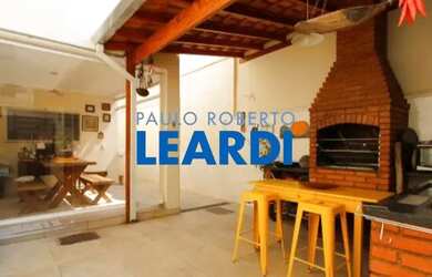 Imagem: A casa para alugar possui 3 Dormitórios, 4 Banheiros, 4 Vagas