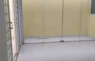 Imagem: A casa possui 2 Dormitórios, 2 Banheiros, 2 Vagas na garagem