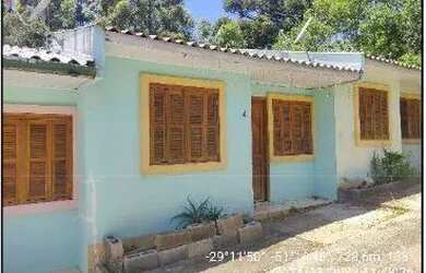 Imagem: A casa possui 2 Dormitórios, 1 Banheiro, 1 Vaga na garagem