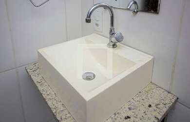 Imagem: A casa possui 2 Dormitórios, 2 Banheiros, 1 Vaga na garagem