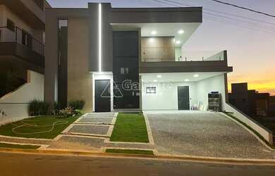 Imagem: A casa em condomínio possui 4 Dormitórios, 1 Banheiro, 4 Vagas