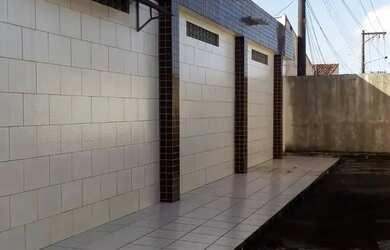 Imagem: A casa possui 2 Dormitórios, 3 Banheiros, 2 Vagas na garagem