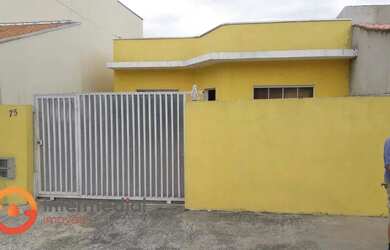 Imagem: A casa à venda possui 2 Dormitórios, 1 Banheiro, 2 Vagas na