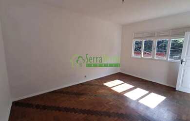 Imagem: A casa possui 3 Dormitórios, 1 Banheiro, 1 Vaga na garagem