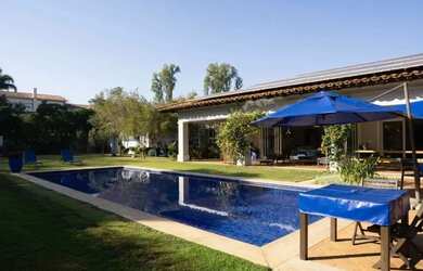 Imagem: A casa possui 5 Dormitórios, 5 Banheiros, 4 Vagas na garagem