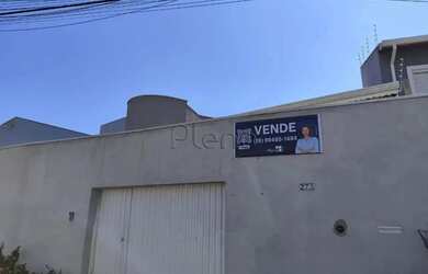 Imagem: A casa possui 3 Dormitórios, 1 Banheiro, 4 Vagas na garagem