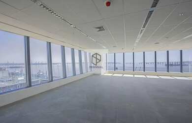 Imagem: O depósito possui 5 Vagas na garagem, 1.760m² de Área e