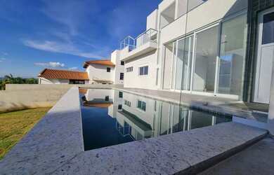 Imagem: A casa em condomínio à venda possui 4 Dormitórios, 4 Banheiros