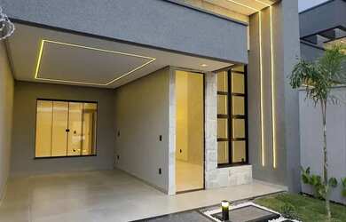 Imagem: A casa possui 3 Dormitórios, 3 Banheiros, 2 Vagas na garagem