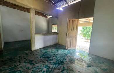 Imagem: A casa possui 2 Dormitórios, 1 Banheiro e está localizado