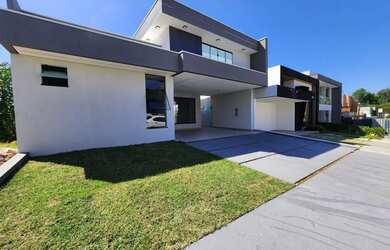 Imagem: A casa em condomínio possui 3 Dormitórios, 4 Banheiros, 4