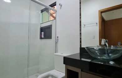 Imagem 3: Ainda disponível : 4 suítes todos com ar (6 banheiros) a casa toda com armários