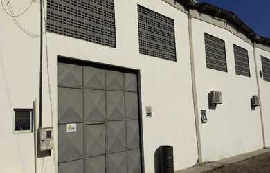 Imagem: O depósito possui 150m² de Área e está localizado em Portão