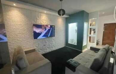 Imagem: A casa possui 2 Dormitórios, 2 Banheiros, 1 Vaga na garagem