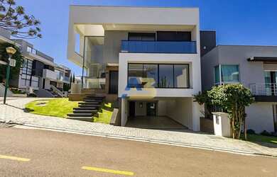 Imagem: A casa em condomínio possui 4 Dormitórios, 5 Banheiros, 5