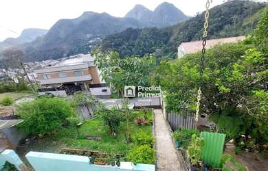 Imagem: A casa possui 2 Dormitórios, 2 Banheiros, 4 Vagas na garagem