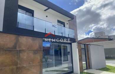 Imagem: A casa possui 3 Dormitórios, 2 Banheiros, 2 Vagas na garagem