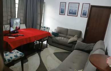 Imagem: A casa possui 3 Dormitórios, 1 Banheiro, 2 Vagas na garagem