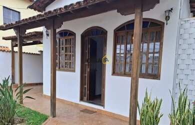 Imagem: A casa para alugar possui 4 Dormitórios, 2 Banheiros, 2 Vagas